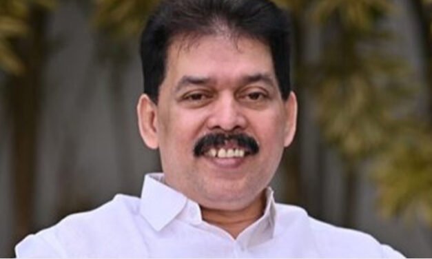 വീ​ണ്ടും വി​സ്മ​യം; കാ​രാ​ട്ട് റ​സാ​ഖ് മു​സ്‌​ലിം ലീ​ഗി​ലേ​ക്ക്