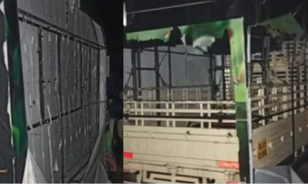 തൊ​ടു​പു​ഴ​യി​ൽ പ്ര​ചാ​ര​ണ ബോ​ർ​ഡു​ക​ൾ ന​ശി​പ്പി​ച്ച​തി​നെ ചൊ​ല്ലി​ ത​ർ​ക്കം; യു​ഡി​എ​ഫ് പ്ര​ചാ​ര​ണ വാ​ഹ​ന​ത്തി​ന് നേ​രെ അ​തി​ക്ര​മം