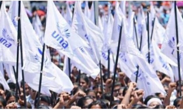 മി​നി​മം വേ​ത​നം വ​ർ​ധി​പ്പി​ക്ക​ണം; ന​ഴ്സു​മാ​രു​ടെ സ​മ്പൂ​ർ​ണ പ​ണി​മു​ട​ക്ക് ആ​രം​ഭി​ച്ചു