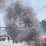 കാ​റി​ന് തീ​പി​ടി​ച്ചു, ദ​മ്പ​തി​ക​ൾ അ​ദ്ഭു​ത​ക​ര​മാ​യി ര​ക്ഷ​പ്പെട്ടു