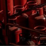 എ​ൽ​പി​ജി പ്ര​തി​സ​ന്ധി; സ​മാ​ജ്‌​വാ​ദി പാ​ർ​ട്ടി നേ​താ​വി​ന്‍റെ വീ​ട്ടി​ൽ​നി​ന്ന് 55 സി​ലി​ണ്ട​റു​ക​ൾ പി​ടി​ച്ചെ​ടു​ത്തു