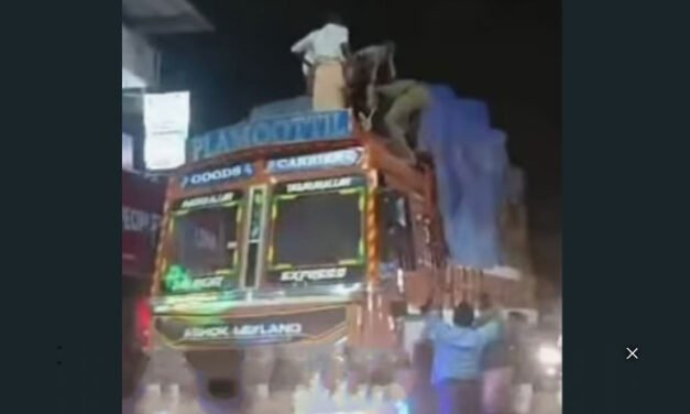 തടി ലോറിക്ക് മുകളിലിരുന്നയാൾക്ക് വൈദ്യുതി ലൈനിൽ തട്ടി ഷോക്കേറ്റു