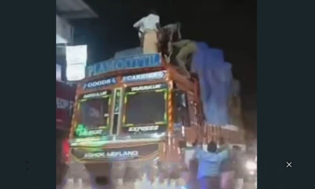 തടി ലോറിക്ക് മുകളിലിരുന്നയാൾക്ക് വൈദ്യുതി ലൈനിൽ തട്ടി ഷോക്കേറ്റു