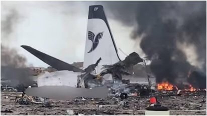 ഒരു യാത്രാ വിമാനം ആക്രമണത്തിൽ തകർത്തു, ചിത്രം പങ്കുവച്ച് ഇറാൻ മാധ്യമങ്ങൾ; അമേരിക്കൻ-ഇസ്രയേലി ആക്രമണമെന്നും ആരോപണം