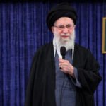 ഒരുടേപ് റെക്കോർഡർ ‘ചതിച്ച’ കഥ, 1981ന് ശേഷം 45 വര്‍ഷം വലതുകൈ പുറത്തുകാണിക്കാതെ ഖമനെയിയുടെ ജീവിതം