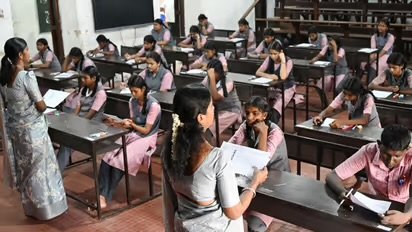 ഇനി പരീക്ഷാ ചൂട്, സംസ്ഥാനത്ത് എസ്എസ്എൽസി, ഹയർസെക്കൻഡറി പരീക്ഷകൾക്ക് ഇന്ന് തുടക്കം