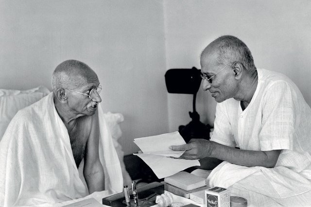 ശ്രീനാരായണ ഗുരുദേവനും മഹാത്മാഗാന്ധിയും ശിവഗിരിയിൽ കണ്ടുമുട്ടി സംഭാഷണം നടത്തിയതിന്റെ നൂറാമത് വാർഷികം ഇന്ന്