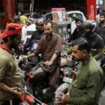 പെട്രോളിനും ഡീസലിനും ലീറ്ററിന് 55 രൂപ കൂട്ടി; ക്ഷാമം തടയാനെന്ന് പാക്കിസ്ഥാന്‍