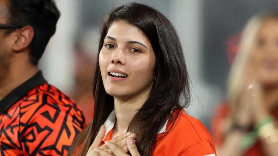 പാക് താരത്തെ ലേലത്തിലെടുത്ത കാവ്യാ മാരന്‍ ‘എയറി’ല്‍; ഇന്ത്യൻ ഉടമസ്ഥതയിലുള്ള ഫ്രാഞ്ചൈസികളിൽ വേറെയും പാക് താരങ്ങൾ