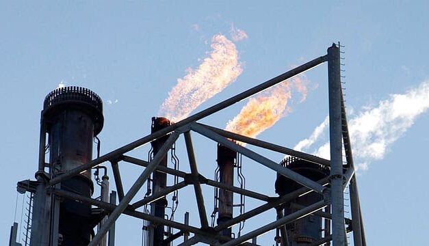 എണ്ണ ക്ഷാമം പരിഹരിക്കാന്‍ ലക്ഷ്യമിട്ട് ഇന്ത്യ, ഇറാന്‍ എണ്ണ വാങ്ങാന്‍ ഇന്ത്യന്‍ കമ്പനികള്‍; റിപ്പോര്‍ട്ട്