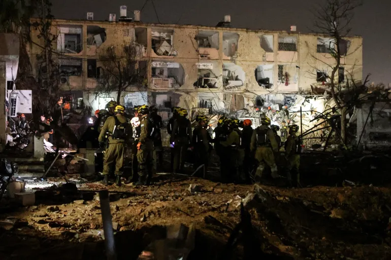 ഇസ്രയേലിലെ ആണവ കേന്ദ്രങ്ങളുള്ള മേഖലകളിൽ ഇറാൻ്റെ മിസൈൽ ആക്രമണം; വൻ നാശനഷ്‌ടമെന്ന് സൂചന