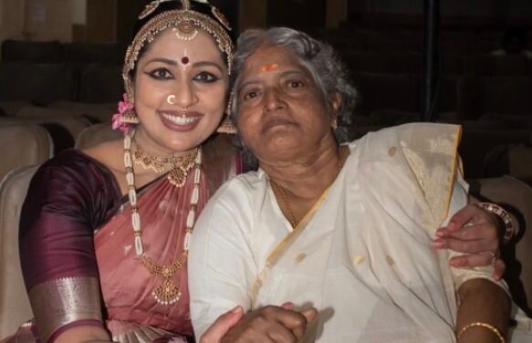 നടി നവ്യ നായരുടെ ഭർതൃമാതാവ് അന്തരിച്ചു