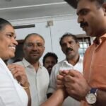 അബിൻ വർക്കിക്ക് തെരഞ്ഞെടുപ്പിൽ കെട്ടിവയ്ക്കാനുള്ള തുക കൈമാറി