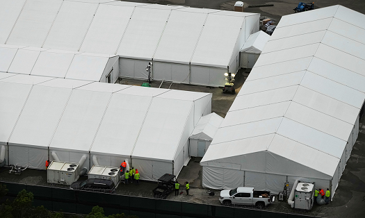 ട്രംപിന്റെ കുടിയേറ്റ വിരുദ്ധ നയങ്ങൾക്ക് തിരിച്ചടി: ഇമിഗ്രേഷൻ തടങ്കൽ കേന്ദ്രത്തിന്റെ നിർമ്മാണം കോടതി തടഞ്ഞു