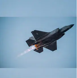 യുഎസ് യുദ്ധവിമാനത്തിന് നേരെ ഇറാൻ ആക്രമണം; എഫ്-35 വിമാനം അടിയന്തരമായി നിലത്തിറക്കി