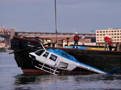 ഖത്തർ സമുദ്രാതിർത്തിയിൽ ഹെലികോപ്റ്റർ തകർന്നു വീണ് ആറു പേർ കൊല്ലപ്പെട്ടു