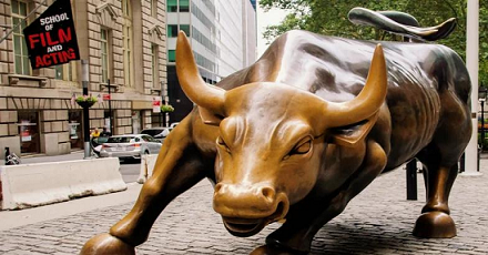 ഇറാൻ യുദ്ധഭീതിയിൽ വാൾസ്ട്രീറ്റ് തകർന്നു; ഡൗ ജോൺസ് 900 പോയിന്റിലധികം ഇടിഞ്ഞു