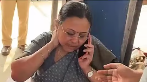 ‘ആരോഗ്യമന്ത്രിക്ക് നേരെയുള്ള ആക്രമണം’; ആയുധം ഏതെന്ന് വ്യക്തമാകാൻ വീണാ ജോർജിന്റെ മൊഴി വേണമെന്ന് പോലീസ്