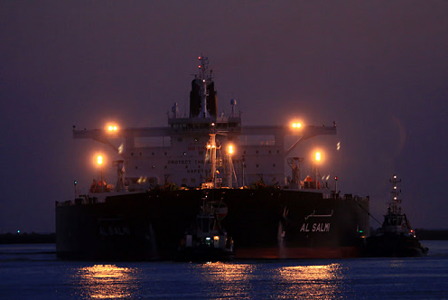 ദുബായ് തീരത്ത് എണ്ണക്കപ്പലിന് നേരെ ആക്രമണം; എണ്ണച്ചോർച്ചയോ പരിക്കോ ഇല്ലെന്ന് അധികൃതർ
