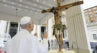 ശത്രുവിനെ സ്നേഹിക്കാൻ പ്രയാസമോ? ക്രൂശിതരൂപത്തിലേക്ക് നോക്കാൻ ആഹ്വാനം ചെയ്ത് ലെയോ പാപ്പ