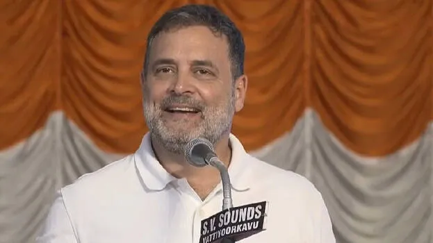 സ്ത്രീകൾക്ക് സൗജന്യ ബസ് യാത്ര, ക്ഷേമപെന്‍ഷന്‍ 3000 രൂപ: കേരളത്തിന് രാഹുൽഗാന്ധിയുടെ വാഗ്ദാനം