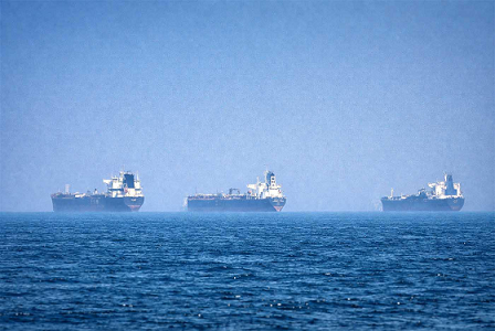 ഗൾഫ് കടലിൽ മരണഭീതി: 20,000 കപ്പൽ ജീവനക്കാരും 15,000 വിനോദസഞ്ചാരികളും നടുക്കടലിൽ കുടുങ്ങി