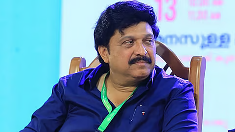 സോളർ കേസ് നടപടികൾ നിർത്തിവയ്ക്കണമെന്ന ഗണേഷ് കുമാറിന്റെ ഹർജി കോടതി തള്ളി