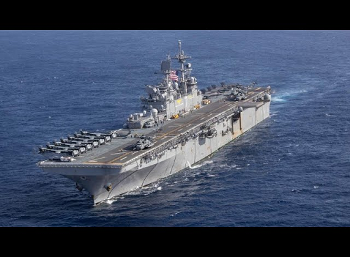 അറബിക്കടലിൽ അമേരിക്കൻ കരുത്ത് ഇരട്ടിക്കുന്നു: അത്യാധുനിക യുദ്ധക്കപ്പലും യുഎസ് മറീനുകളും