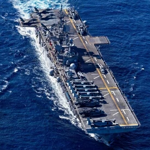 ഹോർമുസ് കടലിടുക്കിലെ ഉപരോധം തകർക്കാൻ യുഎസ് നാവികസേനയുടെ ‘ട്രിപ്പോളി’ യുദ്ധക്കളത്തിലേക്ക്