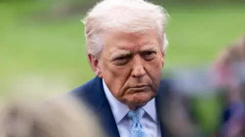 ദശാബ്ദങ്ങൾ നീണ്ട ശത്രുത: ട്രംപിന്റെ നീക്കത്തിൽ സംശയമുന്നയിച്ച് ടെഹ്‌റാൻ ഭരണകൂടം