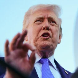 ഇറാന്‍ നേതൃത്വം പ്രതിസന്ധിയില്‍: സ്വന്തം ജനതയോ അമേരിക്കയോ അവരെ വധിക്കും: ട്രംപ്