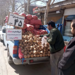 യുദ്ധത്തിനിടെ ഹൃദയം തൊടുന്ന കാഴ്ച: ടെഹ്റാനിൽ പാവപ്പെട്ടവർക്ക് സൗജന്യമായി ഉരുളക്കിഴങ്ങ് നൽകുന്ന കച്ചവടക്കാരൻ