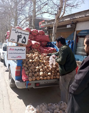 യുദ്ധത്തിനിടെ ഹൃദയം തൊടുന്ന കാഴ്ച: ടെഹ്റാനിൽ പാവപ്പെട്ടവർക്ക് സൗജന്യമായി ഉരുളക്കിഴങ്ങ് നൽകുന്ന കച്ചവടക്കാരൻ