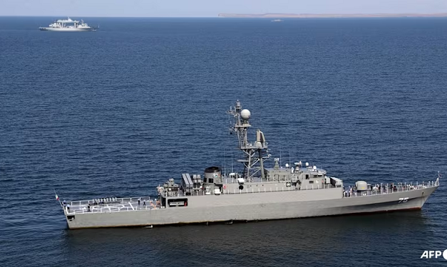 ശ്രീലങ്കന്‍ സമുദ്രാതിര്‍ത്തിയില്‍ അന്തര്‍വാഹിനി ആക്രമണം: ഇറാന്‍ യുദ്ധക്കപ്പല്‍ തകര്‍ന്നു