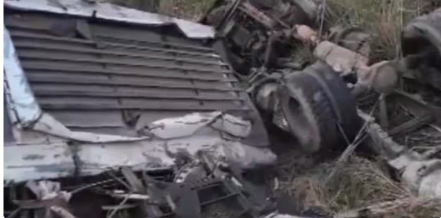 ബ​സും ട്ര​ക്കും കൂ​ട്ടി​യി​ടി​ച്ച് ആ​റു​പേ​ർ മ​രി​ച്ചു