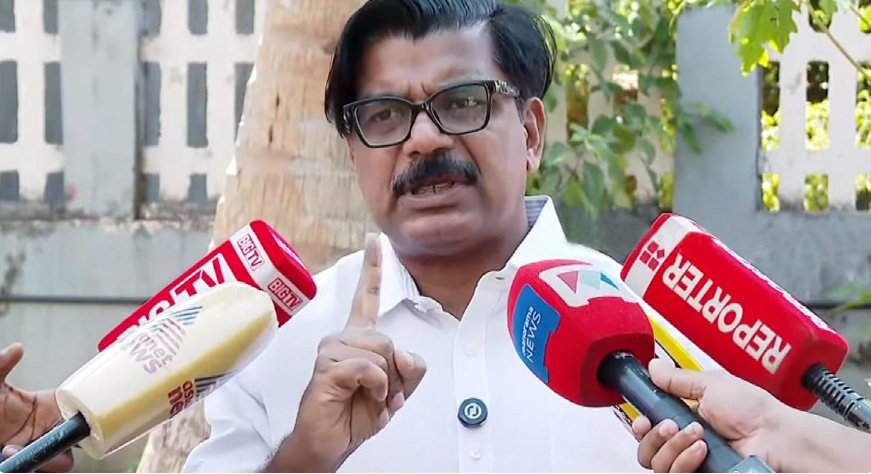 പ്രളയത്തേക്കാൾ സർക്കാരിന് പ്രധാന്യം കരിമണൽ, ദുരന്തത്തിലും സിപിഎം-ബിജെപി ഡീൽ: മാത്യു കുഴൽനാടൻ