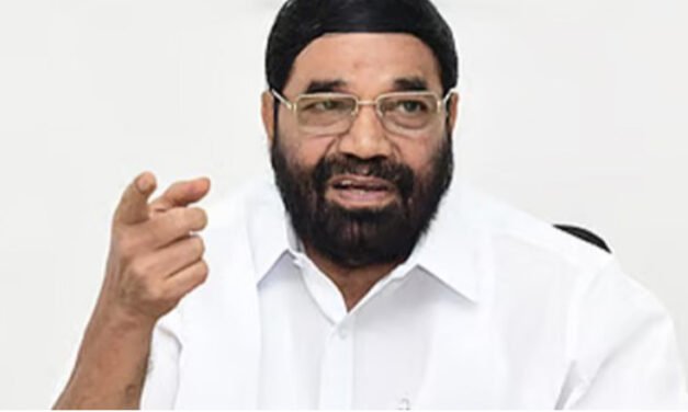 വോ​ട്ട​ര്‍​മാ​ര്‍​ക്ക് പ​ണം ന​ൽ​കി; വി.​എ​ൻ.​വാ​സ​വ​നെ​തി​രെ പ​രാ​തി