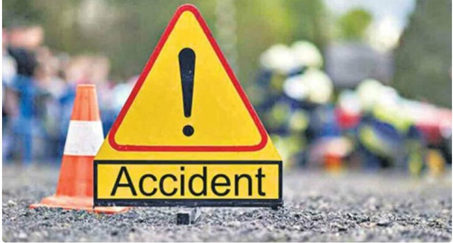 കാ​റും ബ​സും കൂ​ട്ടി​യി​ടി​ച്ച് ആ​റ് മ​ര​ണം