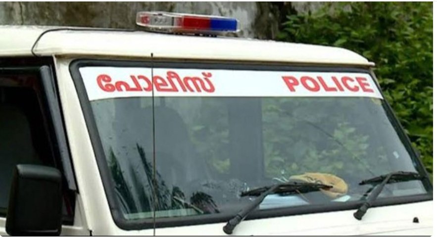 എ​ട്ടു പാ​ക്ക​റ്റു​ക​ളി​ലാ​യി എ​ട്ടു കി​ലോ ക​ഞ്ചാ​വ്; നാ​ല് പേ​ർ പി​ടി​യി​ൽ