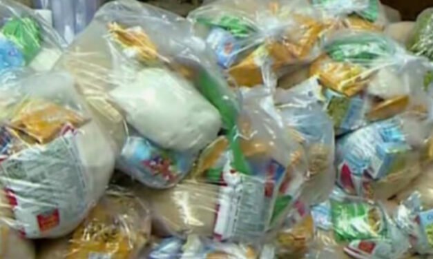 തൃ​ശൂ​രി​ൽ വീ​ണ്ടും കി​റ്റ് വി​വാ​ദം; 750 കി​റ്റു​ക​ൾ പി​ടി​ച്ചെ​ടു​ത്തു