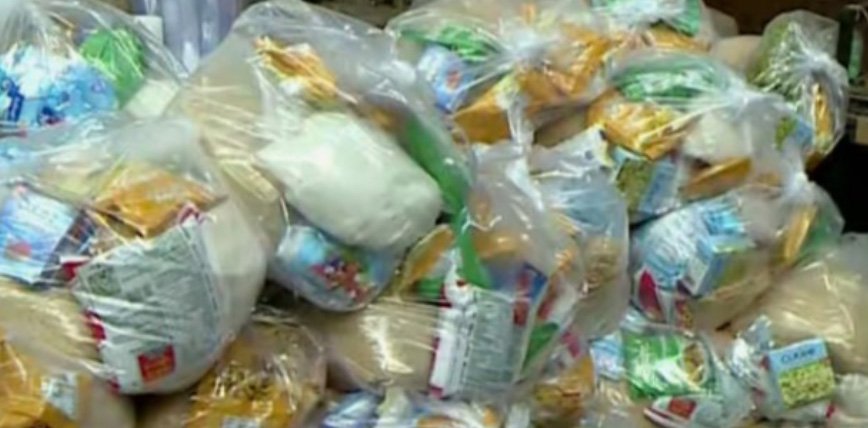 തൃ​ശൂ​രി​ൽ വീ​ണ്ടും കി​റ്റ് വി​വാ​ദം; 750 കി​റ്റു​ക​ൾ പി​ടി​ച്ചെ​ടു​ത്തു