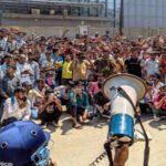 നോ​യി​ഡ​യി​ൽ ശ​മ്പ​ള വ​ർ​ധ​ന​വ് ആ​വ​ശ്യ​പ്പെ​ട്ടു​ള്ള തൊ​ഴി​ലാ​ളി സ​മ​രം അ​ക്ര​മാ​സ​ക്ത​മാ​യി