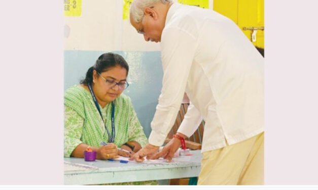 കേ​​​​ര​​​​ള​​​​ത്തി​​​​ൽ വോ​​​​ട്ട് ചെ​​​​യ്യാ​​​​നു​​​​ള്ള ഭാ​​​​ഗ്യ​​​​മു​​​​ണ്ടാ​​​​യി: ഗ​​​​വ​​​​ർ​​​​ണ​​​​ർ