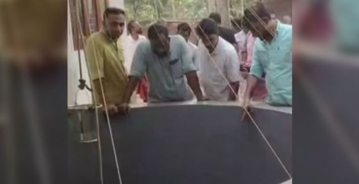 നാ​ദാ​പു​ര​ത്ത് ആ​ര്‍​എം​പി പ്ര​വ​ര്‍​ത്ത​ക​ന്‍റെ വീ​ട്ടി​ലെ കി​ണ​റ്റി​ല്‍ ശു​ചി​മു​റി മാ​ലി​ന്യം നി​ക്ഷേ​പി​ച്ചു  