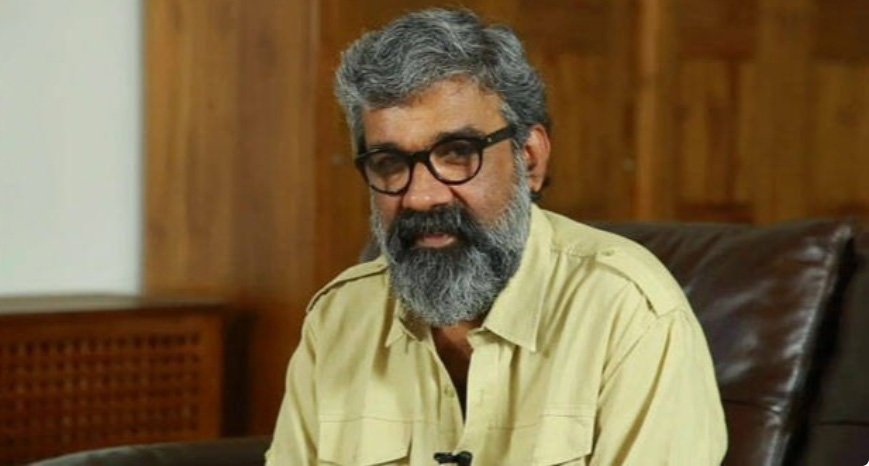 ര​ഞ്ജി​ത്തി​നെ പോ​ലീ​സ് ക്യാ​മ്പി​ലേ​ക്ക് മാ​റ്റി, അ​റ​സ്റ്റ് ഉ​ട​ൻ രേ​ഖ​പ്പെ​ടു​ത്തും