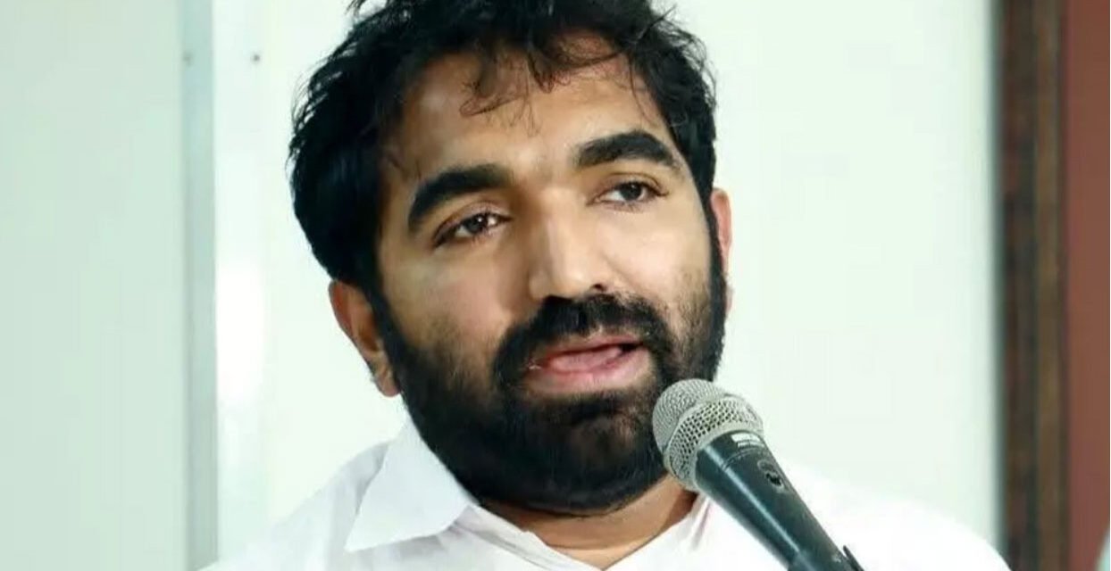 വോ​ട്ടിം​ഗ് യ​ന്ത്ര​ങ്ങ​ൾ ഒ​രേ ഹാ​ളി​ൽ സൂ​ക്ഷി​ക്കു​ന്ന​തി​ൽ ആ​ശ​ങ്ക; പ​രാ​തി​യു​മാ​യി ചാ​ണ്ടി ഉ​മ്മ​ൻ