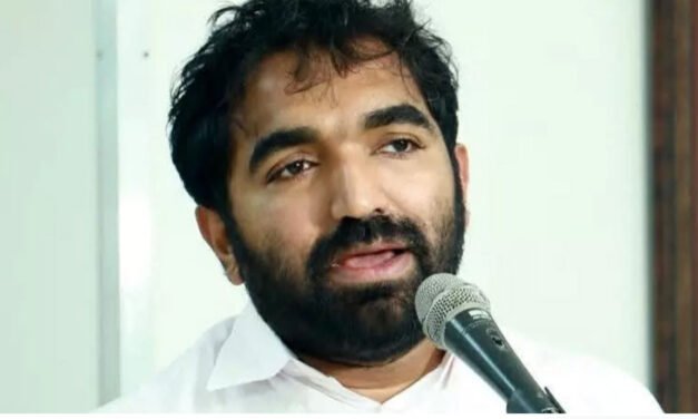 വോ​ട്ടിം​ഗ് യ​ന്ത്ര​ങ്ങ​ൾ ഒ​രേ ഹാ​ളി​ൽ സൂ​ക്ഷി​ക്കു​ന്ന​തി​ൽ ആ​ശ​ങ്ക; പ​രാ​തി​യു​മാ​യി ചാ​ണ്ടി ഉ​മ്മ​ൻ