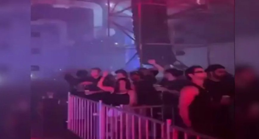 സം​ഗീ​ത പ​രി​പാ​ടി​ക്കി​ടെ അ​മി​ത​മാ​യ അ​ള​വി​ൽ മ​യ​ക്കു​മ​രു​ന്ന് ക​ഴി​ച്ചു, ര​ണ്ട്പേ​ർ മ​രി​ച്ചു