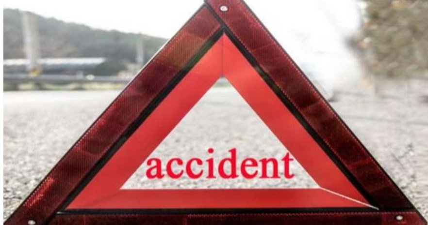 നി​യ​ന്ത്ര​ണം​വി​ട്ട ബൈ​ക്ക് വൈ​ദ്യു​തി പോ​സ്റ്റി​ലി​ടി​ച്ചു; ര​ണ്ട് യു​വാ​ക്ക​ൾ മ​രി​ച്ചു