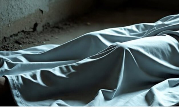 ആ​ൾ​ക്കൂ​ട്ട കൊ​ല​പാ​ത​ക കേ​സി​ലെ പ്ര​തി മ​രി​ച്ച നി​ല​യി​ൽ